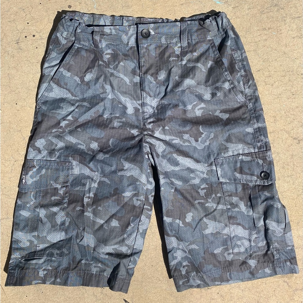 Men’s camouflage cargo shorts